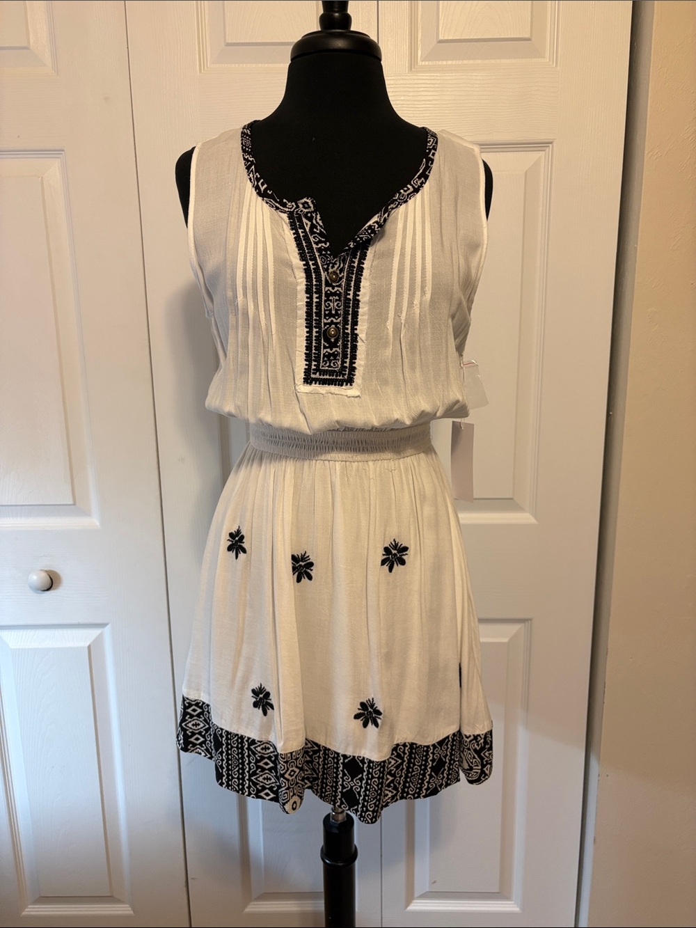 NWT A. Peach White Embroidered Boho Mini Dress Medium.